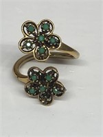 Ring with flower design
