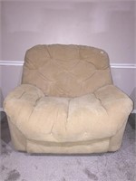 TAN RECLINER TUFTED BACK AND SEAT EXTRA WIDE VERY