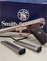 Smith and Wesson SW22 victory 22 lr handgun with