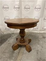 Beautiful Round Oak Pedestal Base End Table!