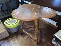 CLOVER SHAPED DROPPED LEAF SIDE TABLE