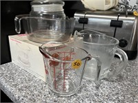 SCALE & MEASURING CUPS