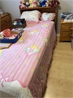 TWIN BED WITH BEDDING