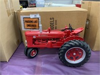 Scale Models IH Farmall Super M w/box, 1/8