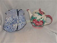 Teapot hand painted in Portugal & cosy