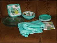 Plasticware set for patio/picnic