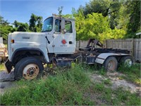 1994 Ford L8000 Hook Truck - INOP
