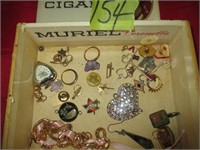 Muriel cigar box with jewlery Good cond