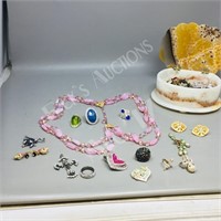 shell box w/ jewelry