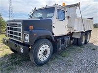 1983 IHC Gravel Truck