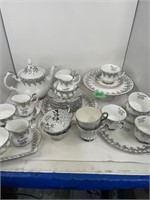 Royal Albert tea set, Tea cups & saucer teapot