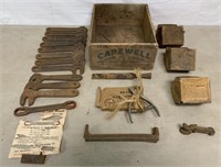 Capewell Wooden Box/Horseshoe wrenches/Stud