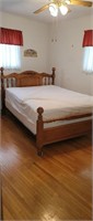 Broyhill Oak Queen/Full Cannonball Bed