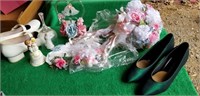 Bridal bouquet, shoes, bell & topper