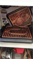 Electric smokeless grill
