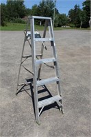 5FT ALUMINIUM PAINTER'S LADDER