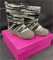 (1) Pair of SOS Yarn Children Winter Boots