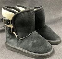 (1) Pair of SOS Children Winter Boots Size 6
