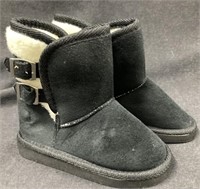 (1) Pair of SOS Children Winter Boots Size 8