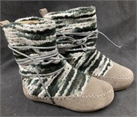 (1) Pair of SOS Children Yarn Winter Boots Size 10