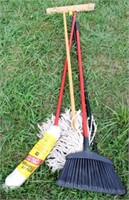 4pc Lot of brooms & mops