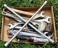 Tray lot of assorted tools