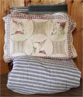 Full Size Comforter & Pillow & Outdoor Cushion
