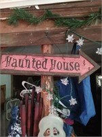 Haunted house Arrow sign