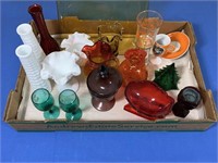 COLORFUL GLASSWARE LOT