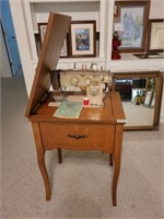 NICE SEWING MACHINE WITH CABINET