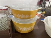 PAIR OF PYREX BOWLS W LIDS