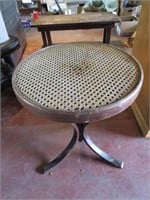 Wicker Top Small Round Table 24 x 18"