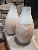 2 wood vases
Approx 10" tall