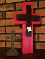2 decorative crosses.