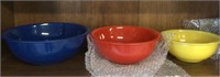 Set of 3 Pyrex glass bowls