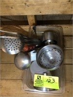 Measuring Cups/Tongs Group