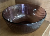 Pyrex amethyst glass bowl 2.5 L