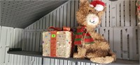 Holiday gift box, cat yard decorations