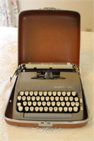 Antique Typewriter-Good Condition