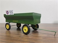 John Deere Wagon - 1/16 Scale