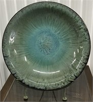 LARGE GREEN POTTERY DISPLAY PLATE ON STAND
