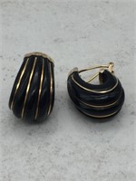 Vtg 14K Yellow Gold Carved Black Onyx Earrings