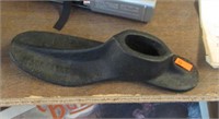 VINTAGE CAST IRON COBBLER SHOE MOLD / FORM