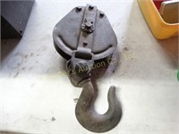Large Pulley 8" With Hook May Have Damage