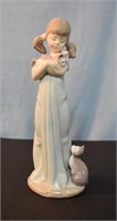 LLADRO FIGURE (GIRL W/ KITTEN)