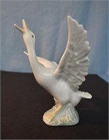 LLADRO FIGURE OF GOOSE