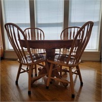 Shin-Lee Oak Dining Table w/ 4 Chairs