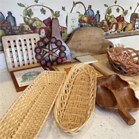 Lot of Trivets & Cutting Boards