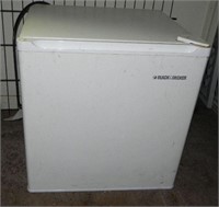 Black & Decker Dorm Size Refrigerator w/Freezer