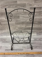 Metal Wire Basket on Stand